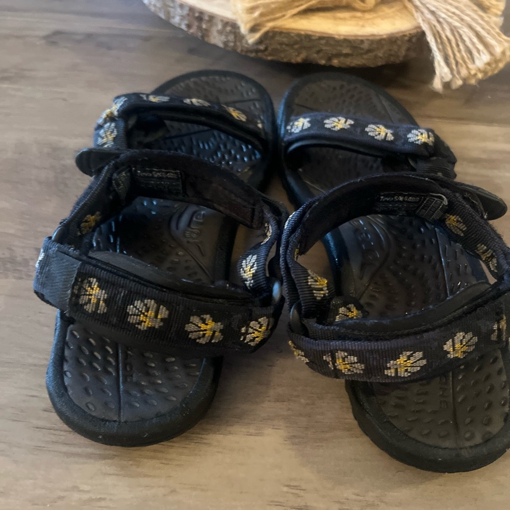 Teva Women's Black Hurricane Sandals with Yellow Floral Design - Picture 4 of 8